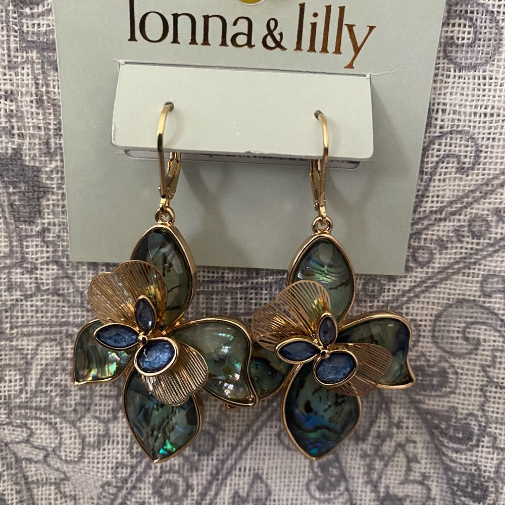 Lonna & Lilly Gold Tone White Flower Drop Earrings 3D JT108